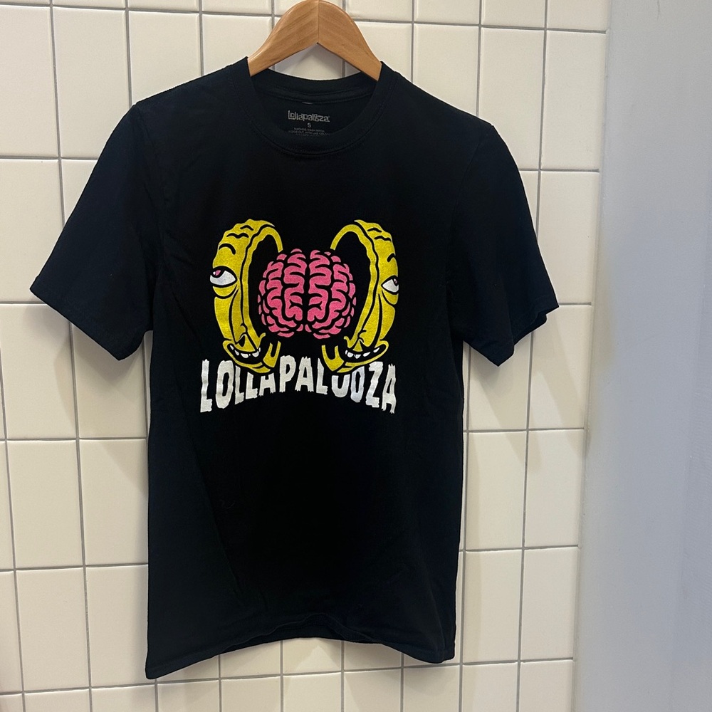 Lollapalooza Chicago 2021 tee size small, excellent condition!